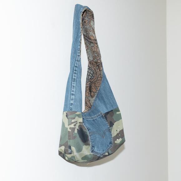 Upcycled hobo bag / shoulder bag - Picture 4 of 8